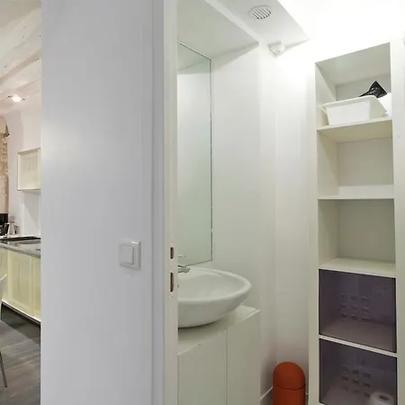 Apartment Centre *